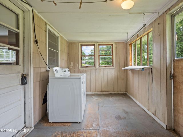 195 Queens Creek Road, Swansboro, NC 28584