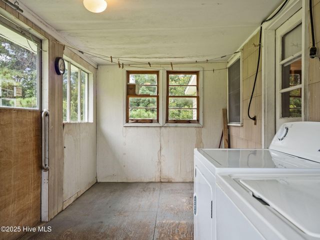 195 Queens Creek Road, Swansboro, NC 28584