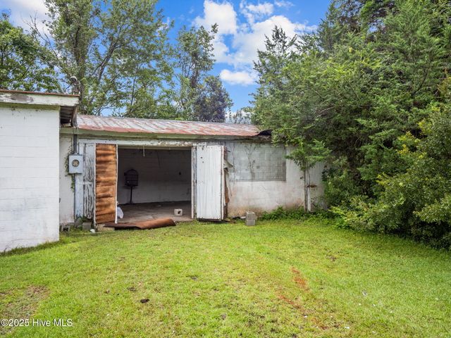 195 Queens Creek Road, Swansboro, NC 28584