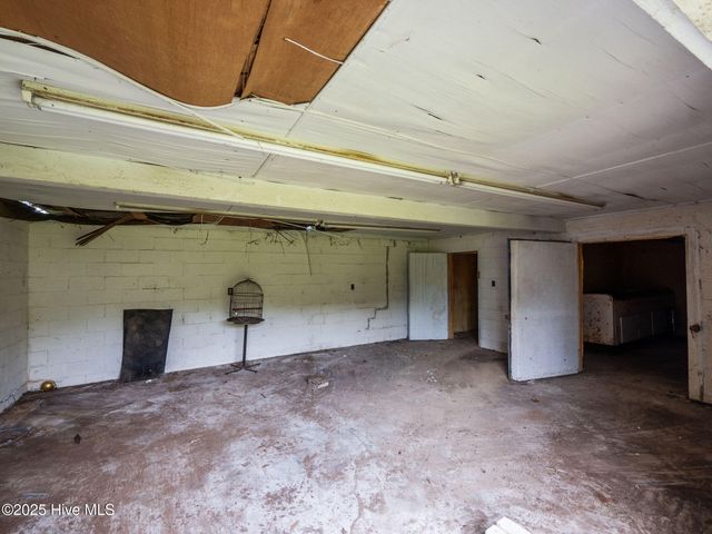 195 Queens Creek Road, Swansboro, NC 28584