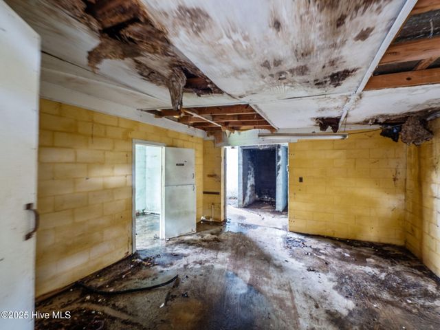 195 Queens Creek Road, Swansboro, NC 28584