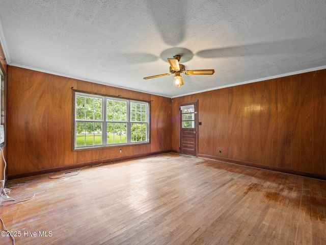 195 Queens Creek Road, Swansboro, NC 28584