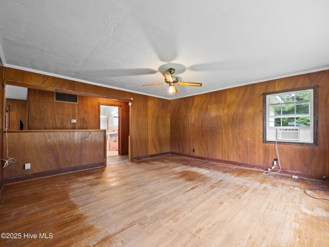 195 Queens Creek Road, Swansboro, NC 28584