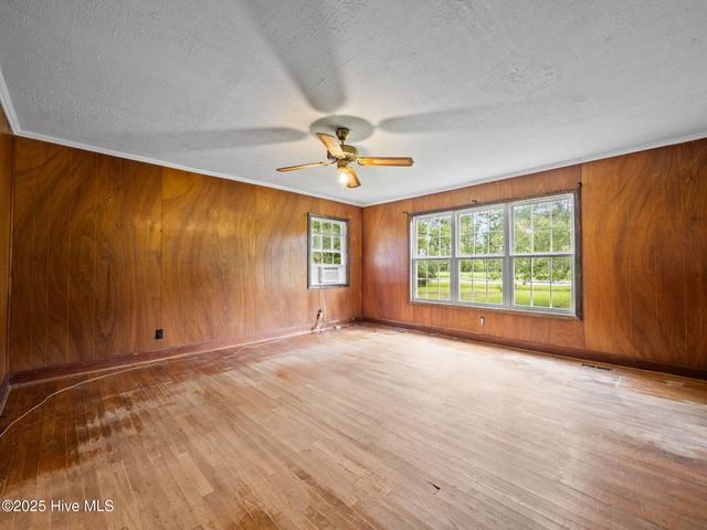 195 Queens Creek Road, Swansboro, NC 28584