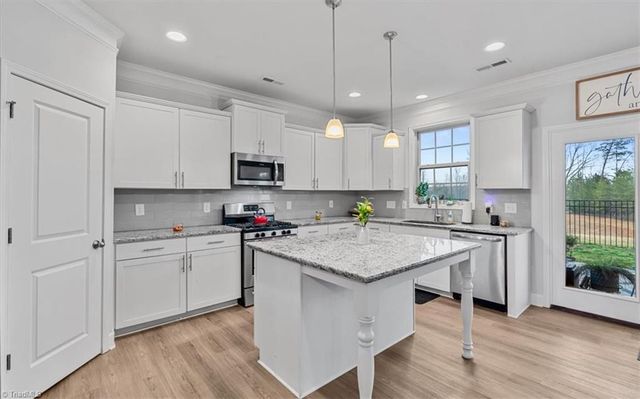 1823 Ridge Creek Drive, Kernersville, NC 27284