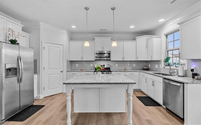 1823 Ridge Creek Drive, Kernersville, NC 27284