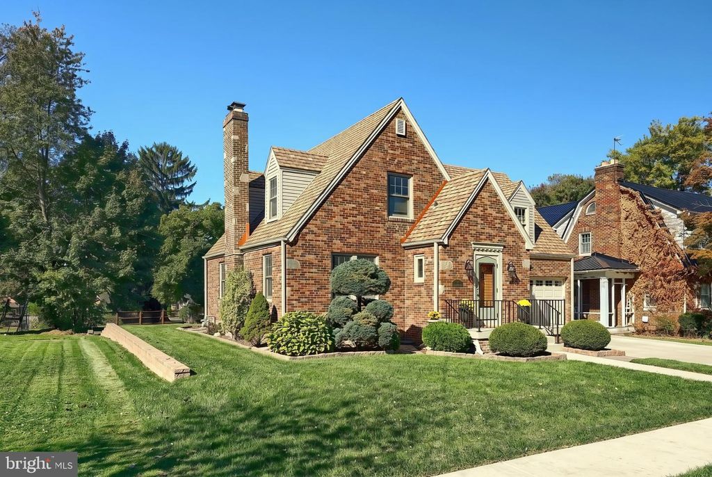 Image 2 of property listing at 30 S ROCKBURN ST, York, PA 17402