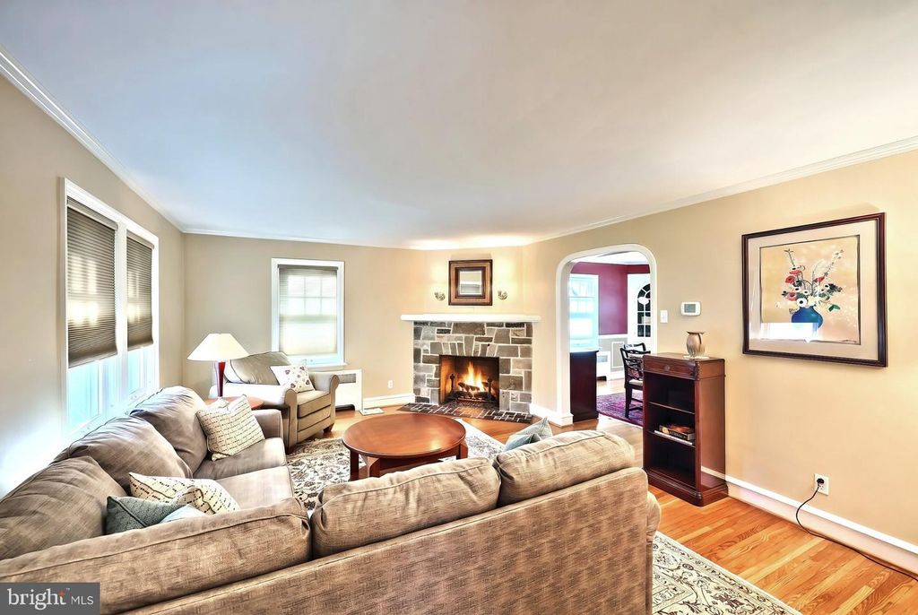 Image 11 of property listing at 30 S ROCKBURN ST, York, PA 17402