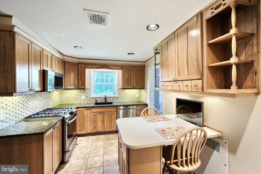 Image 17 of property listing at 30 S ROCKBURN ST, York, PA 17402
