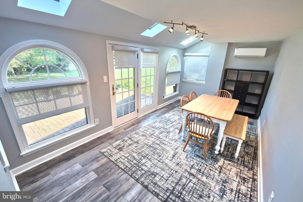 Image 19 of property listing at 30 S ROCKBURN ST, York, PA 17402