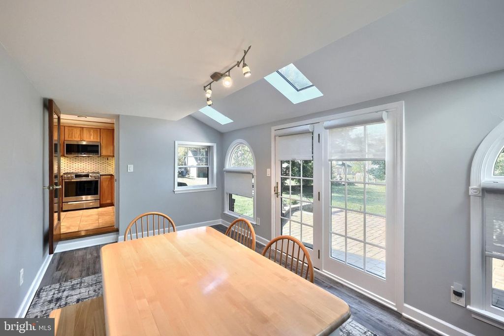 Image 20 of property listing at 30 S ROCKBURN ST, York, PA 17402