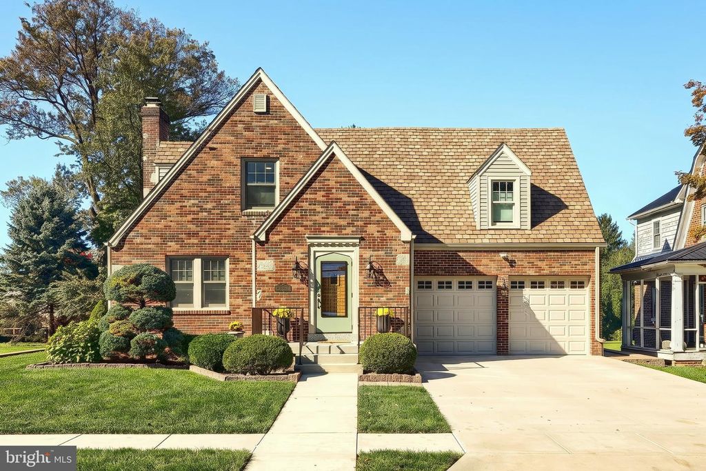 Image 3 of property listing at 30 S ROCKBURN ST, York, PA 17402