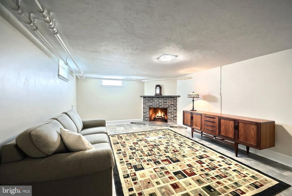 Image 33 of property listing at 30 S ROCKBURN ST, York, PA 17402