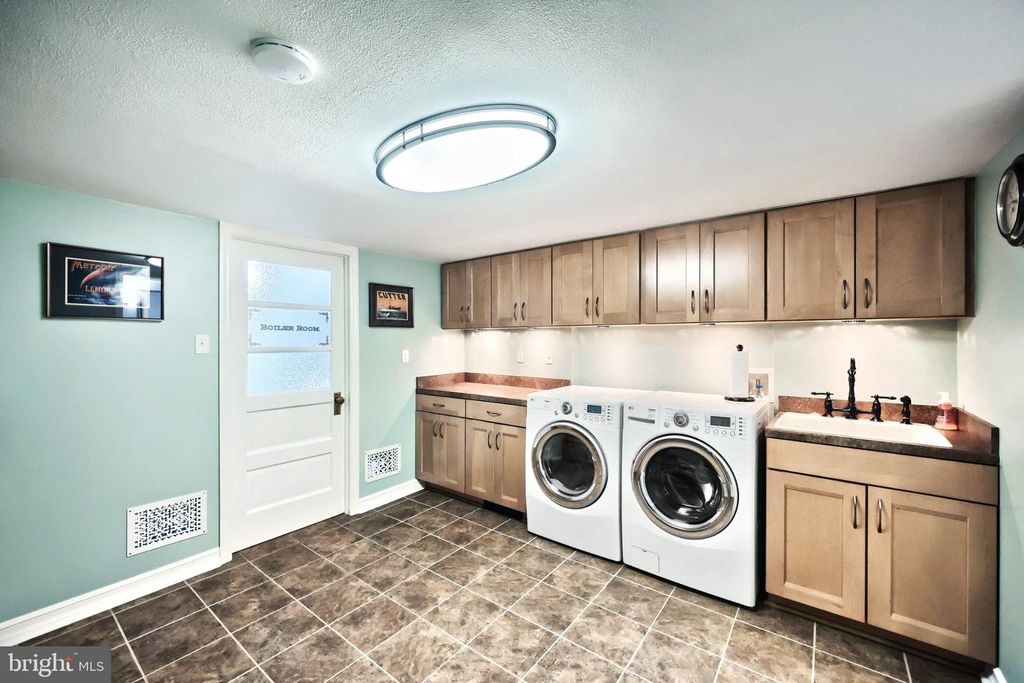 Image 35 of property listing at 30 S ROCKBURN ST, York, PA 17402