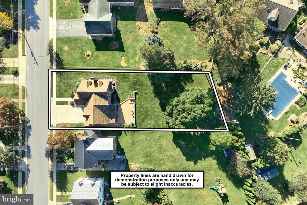 Image 5 of property listing at 30 S ROCKBURN ST, York, PA 17402