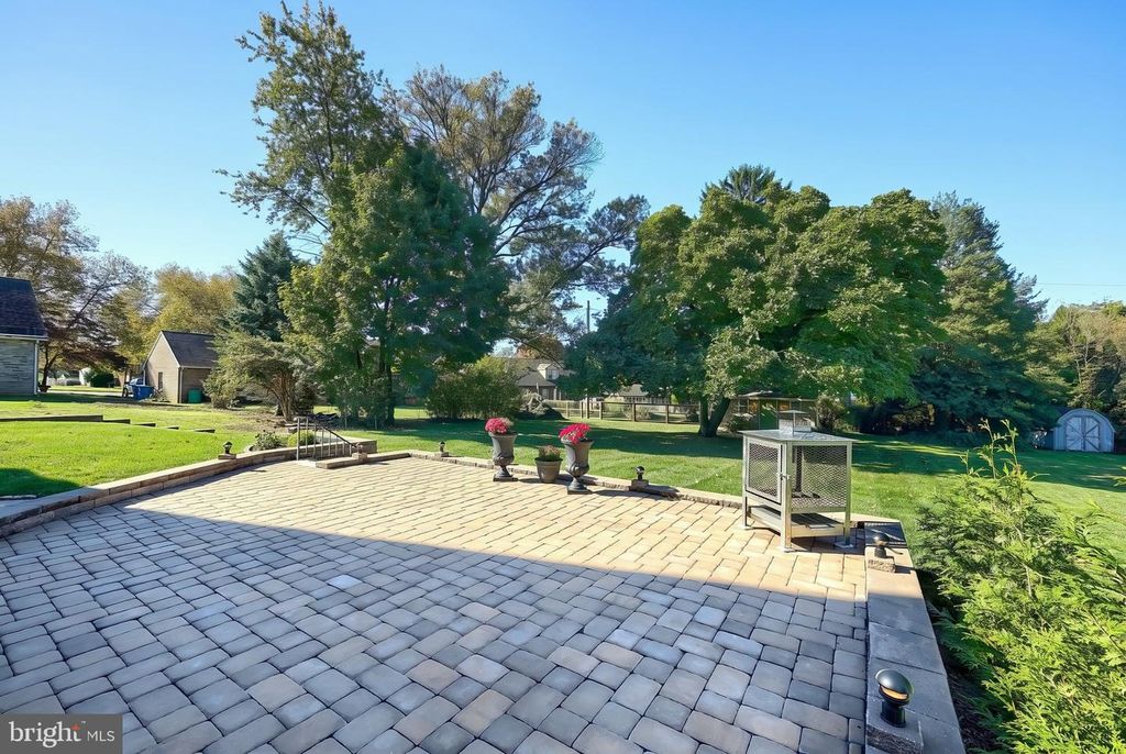Image 6 of property listing at 30 S ROCKBURN ST, York, PA 17402