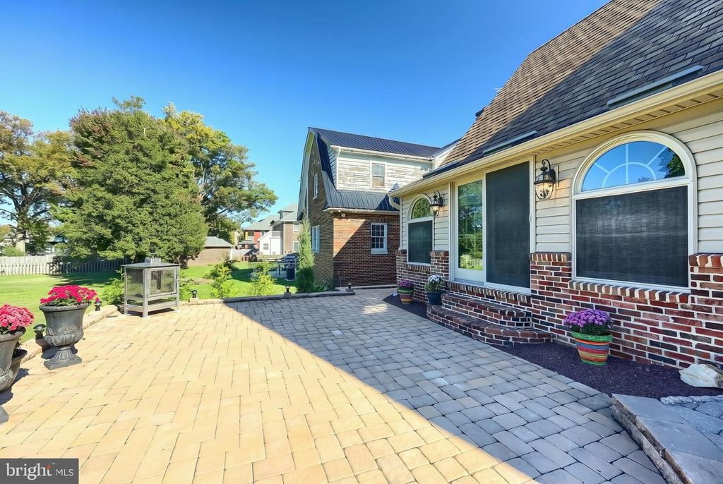 Image 7 of property listing at 30 S ROCKBURN ST, York, PA 17402