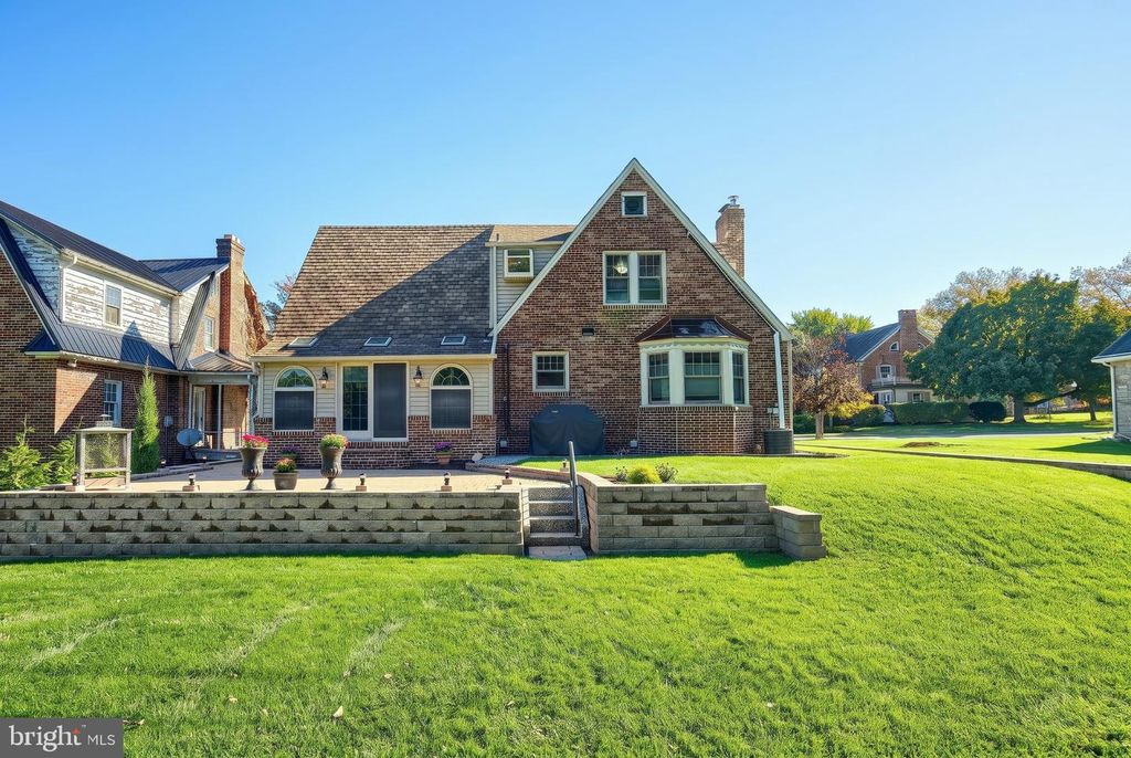 Image 8 of property listing at 30 S ROCKBURN ST, York, PA 17402