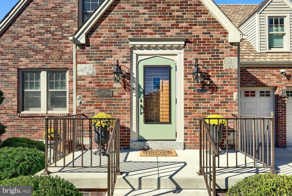 Image 9 of property listing at 30 S ROCKBURN ST, York, PA 17402