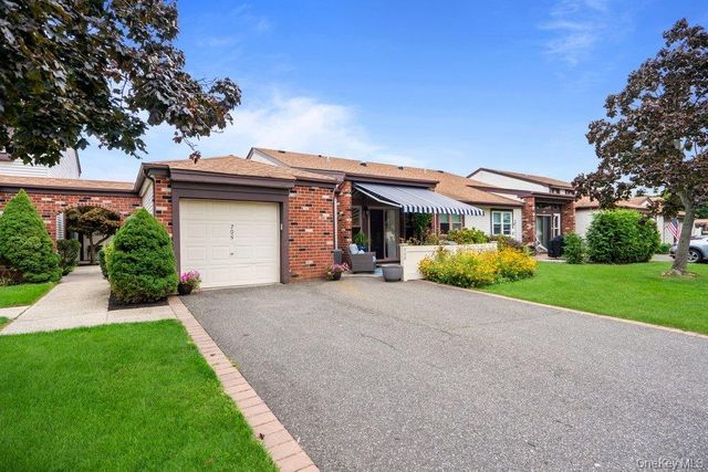 705 Alden Court, Saint James, NY 11780