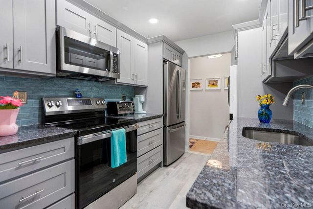 705 Alden Court, Saint James, NY 11780