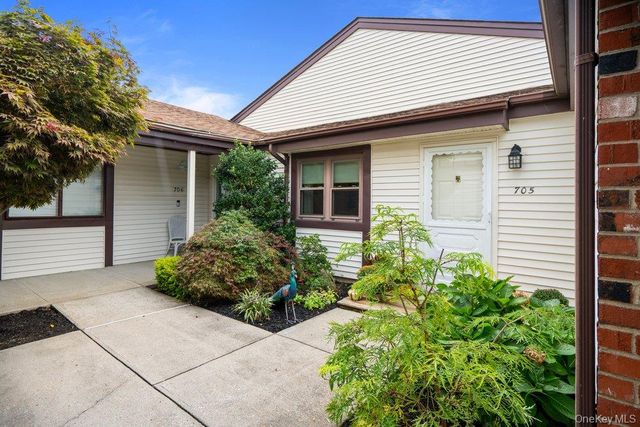 705 Alden Court, Saint James, NY 11780
