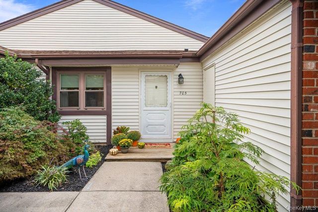 705 Alden Court, Saint James, NY 11780