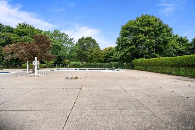 705 Alden Court, Saint James, NY 11780