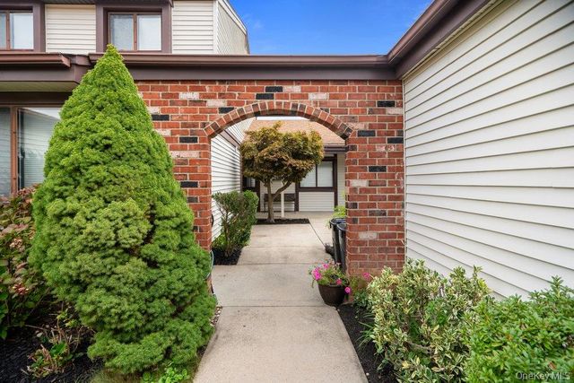 705 Alden Court, Saint James, NY 11780