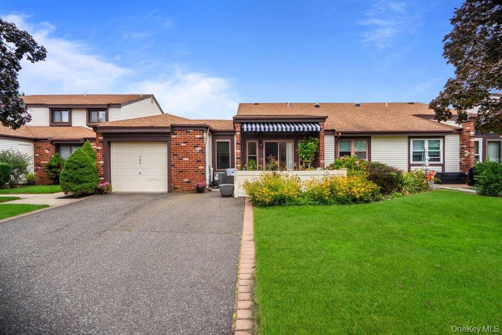 705 Alden Court, Saint James, NY 11780