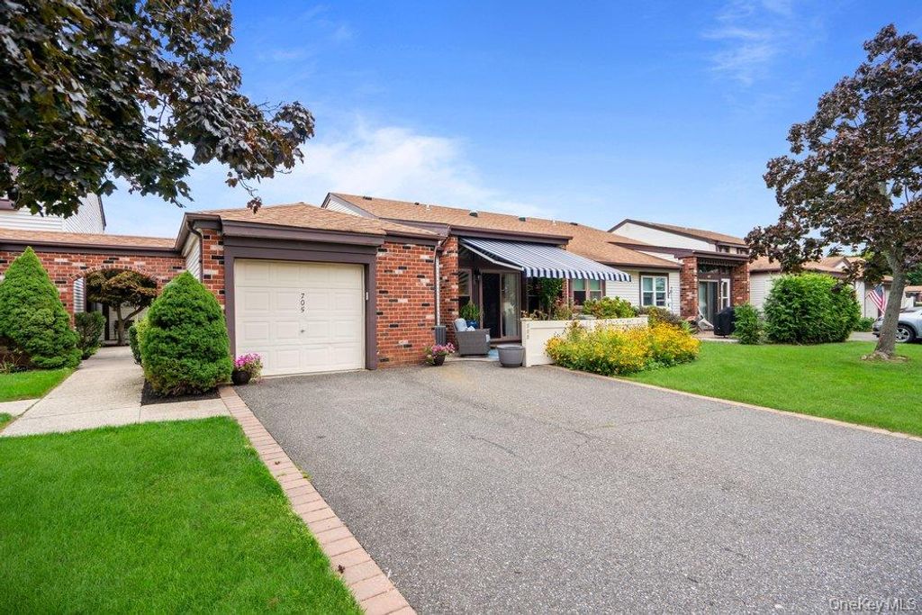705 Alden Court, Saint James, NY 11780 — photo 2