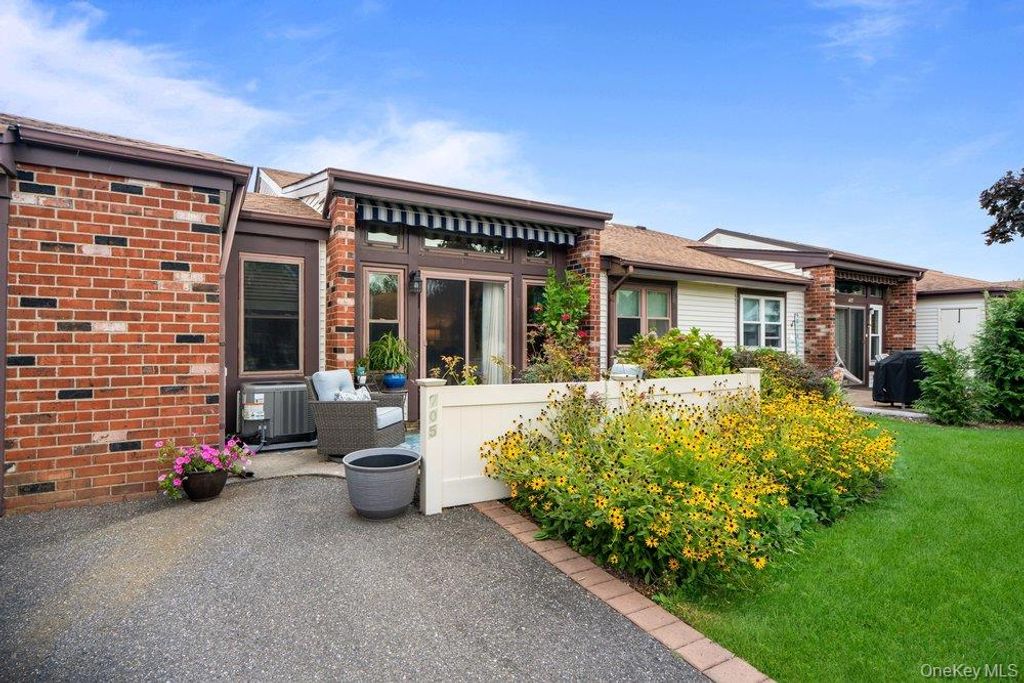 705 Alden Court, Saint James, NY 11780 — photo 3