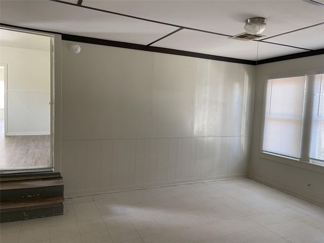 1521 N Hamilton Street, Gonzales, TX 78629