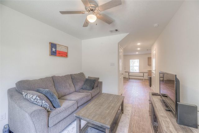 144 Black Walnut, Livingston, TX 77351