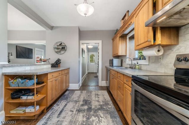 15 W Johnston St, Washington Boro, NJ 07882