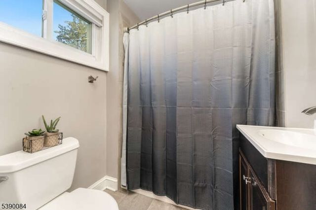 15 W Johnston St, Washington Boro, NJ 07882