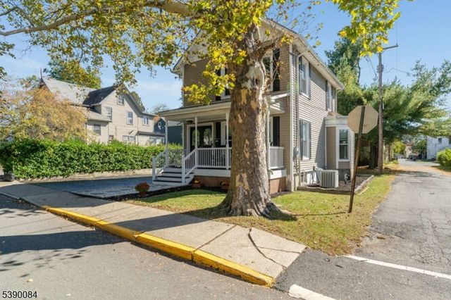 15 W Johnston St, Washington Boro, NJ 07882