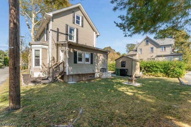 15 W Johnston St, Washington Boro, NJ 07882