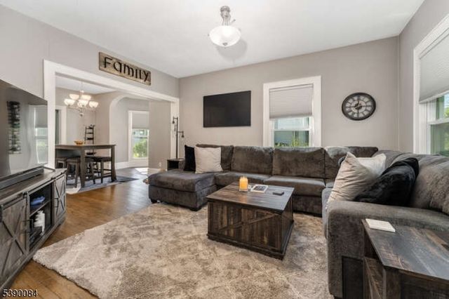 15 W Johnston St, Washington Boro, NJ 07882