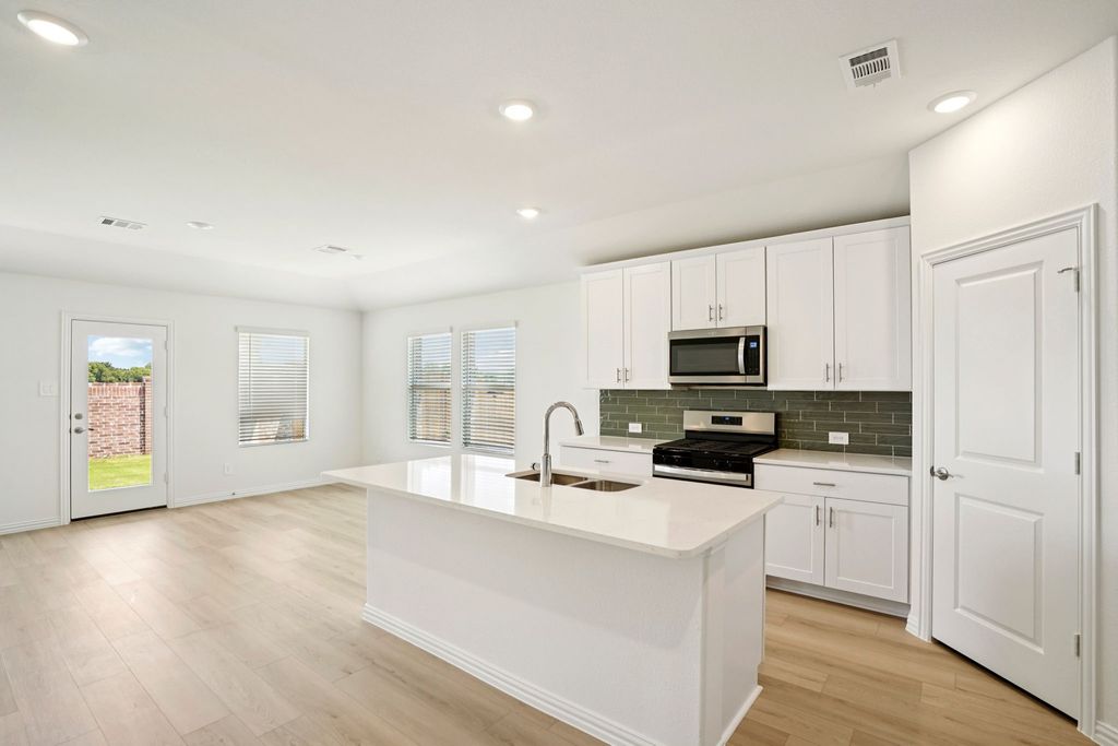 6761 Iron Oak Road, Fort Worth, TX 76036