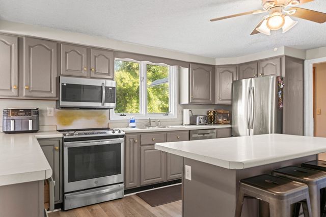 57 Ruskin St, Chicopee, MA 01020