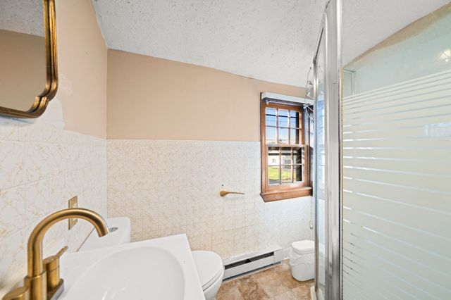 57 Ruskin St, Chicopee, MA 01020