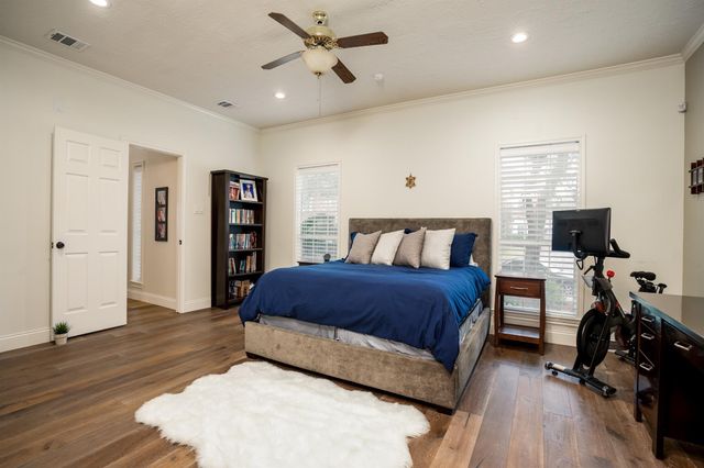 8915 Wallington Drive, Houston, TX 77096