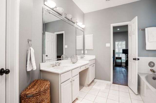 8915 Wallington Drive, Houston, TX 77096