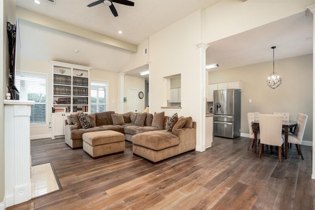 8915 Wallington Drive, Houston, TX 77096
