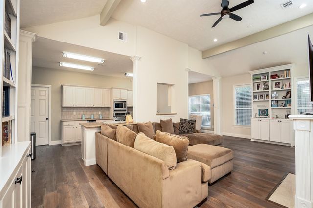 8915 Wallington Drive, Houston, TX 77096