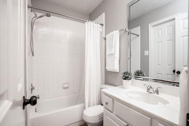 8915 Wallington Drive, Houston, TX 77096