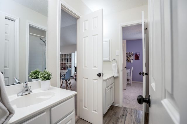 8915 Wallington Drive, Houston, TX 77096