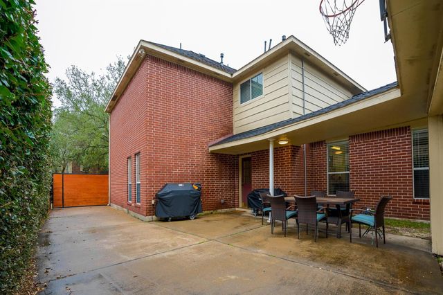 8915 Wallington Drive, Houston, TX 77096