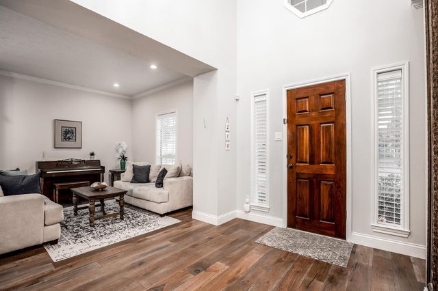 8915 Wallington Drive, Houston, TX 77096